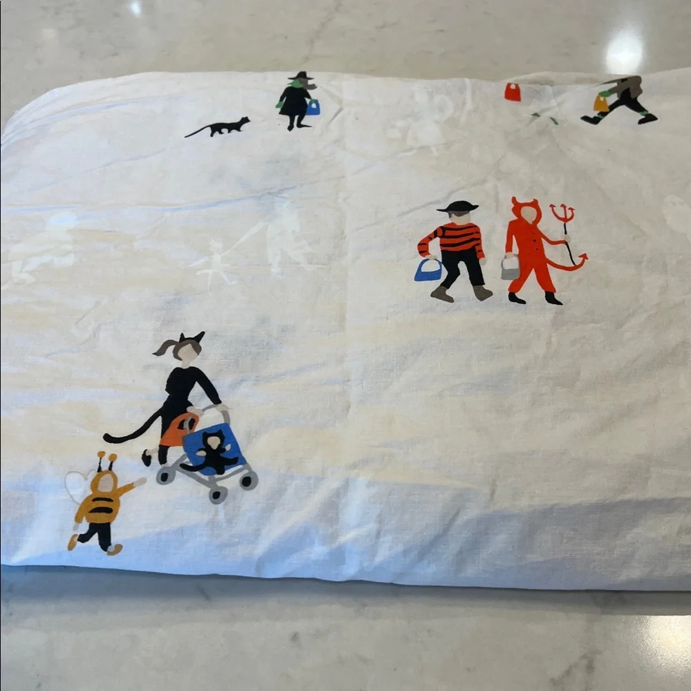 West Elm Trick or Treat Glow-in-the-Dark Sheet Set Size‎ Twin